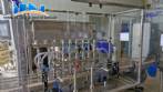Linha de envase para cosm�ticos com alimentador de fracos envasadora Nelpas pist�o rosqueadeira tecnoenvase rotuladora Tudela